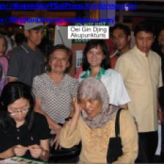 OEI GIN DJING, AKUPUNKTURIS, Talk Show di Senayan